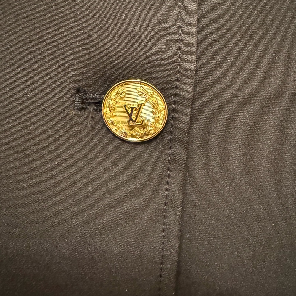 LV blazer unsure of authenticity. - Picture 5 of 6